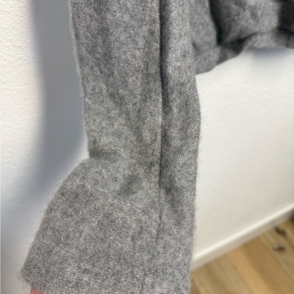 Vince 100% Cashmere Gray Wrap Cardigan Draped Shawl Collar Cropped Sweater M - Picture 7 of 12